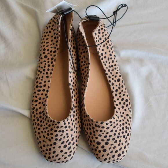 NWT UNIVERSAL THREAD Spotted Flats  In Tan & Black Size 9 1/2 - Picture 1 of 5